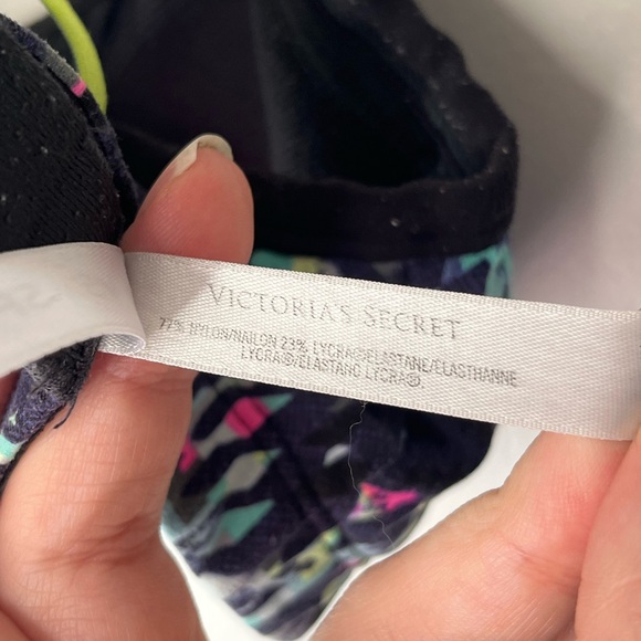 Victoria's Secret VSX Sport Strappy Back Sports Bra Black w Multicolor Size 32C - Picture 5 of 6